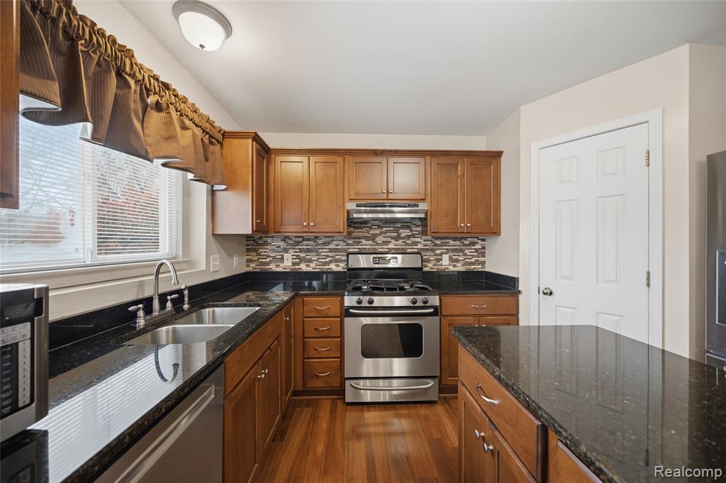 42453 Willsharon Street, Sterling Heights, MI 48314 — Photo 13