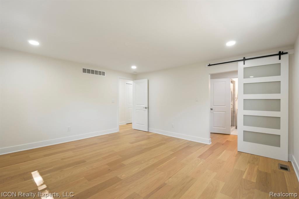 4089 Aberdeen Court, West Bloomfield, MI 48323 — Photo 32