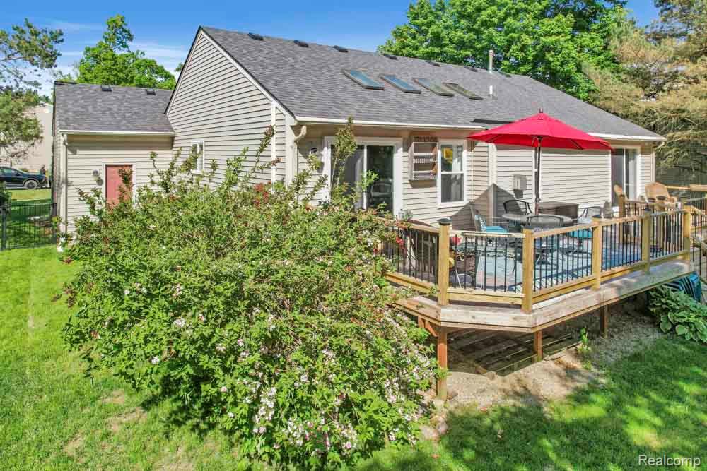 9450 SANDLEWOOD Court, Whitmore Lake, MI 48189 — Photo 12