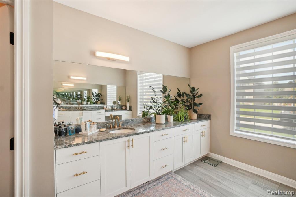 54718 LAWSON CREEK Drive, Utica, MI 48316 — Photo 21