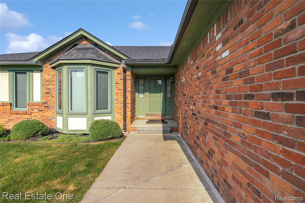 40444 La Grange Drive, Sterling Heights, MI 48313 — Photo 5