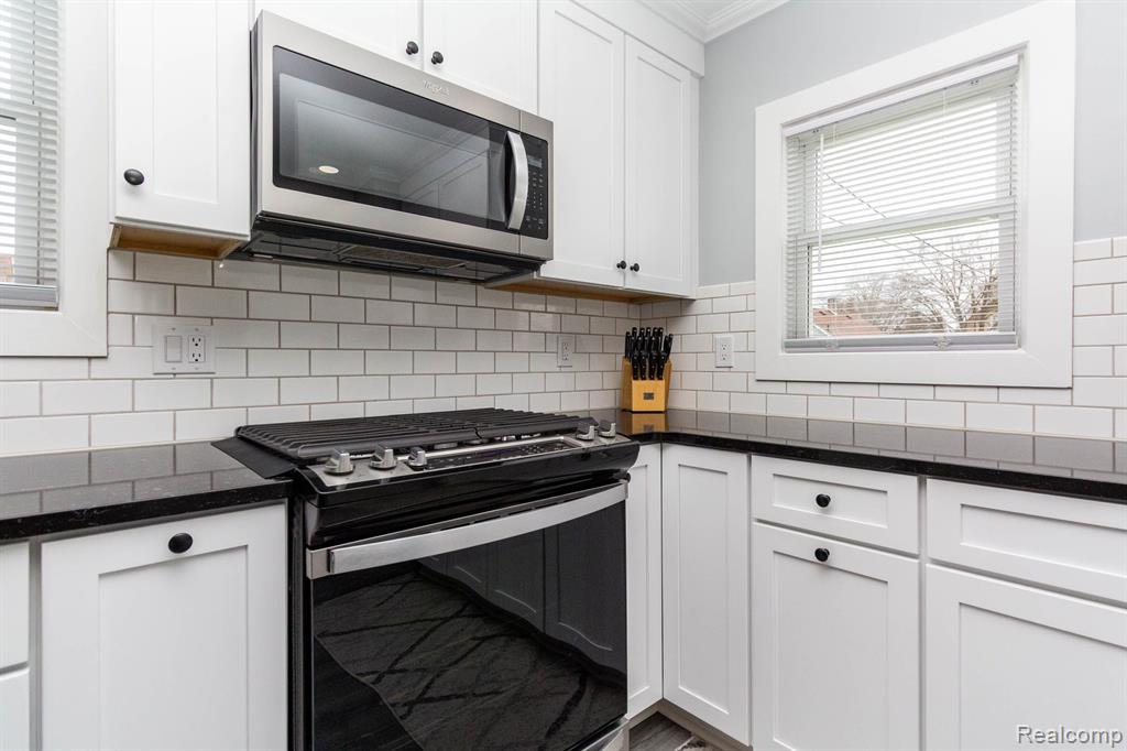 843 CHERRY Street, Wyandotte, MI 48192 — Photo 11