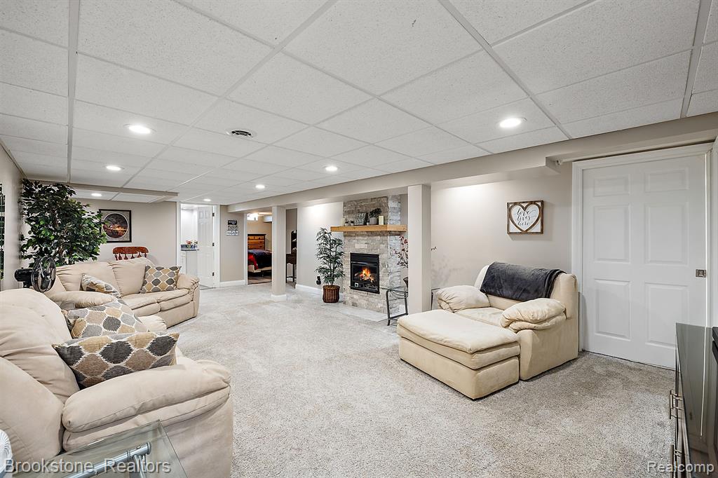 43258 HYDE PARK Drive, Sterling Heights, MI 48313 — Photo 56