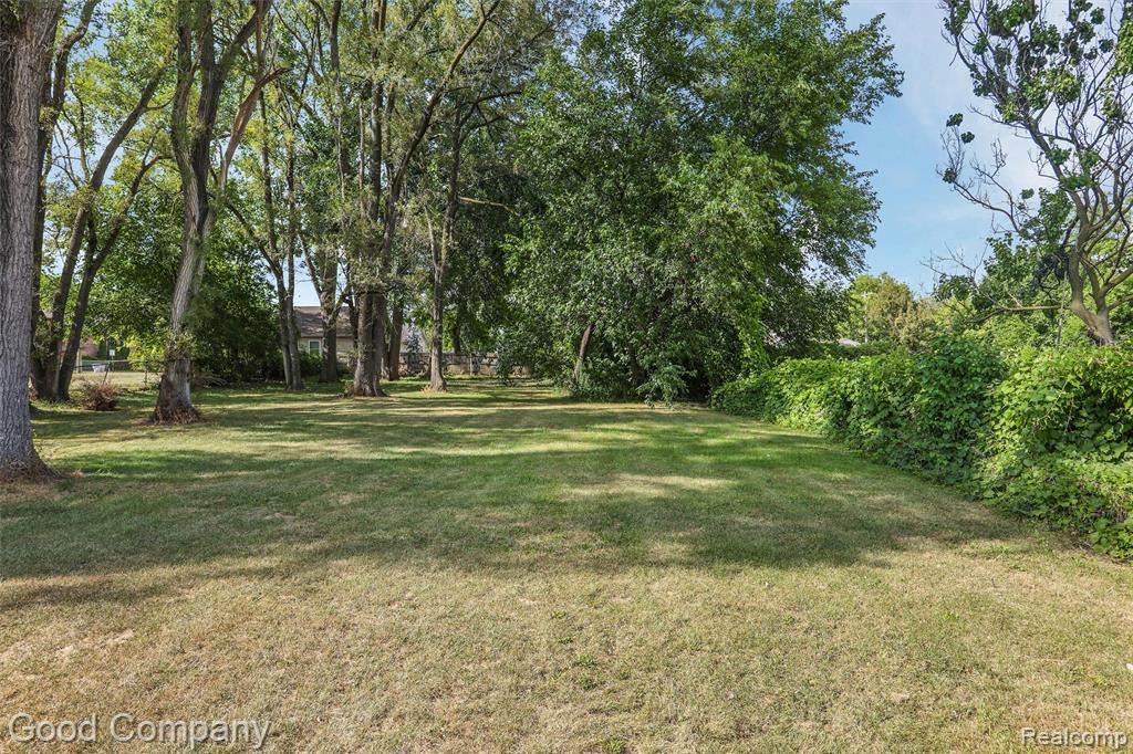 1727 E Elza Avenue, Hazel Park, MI 48030 — Photo 2