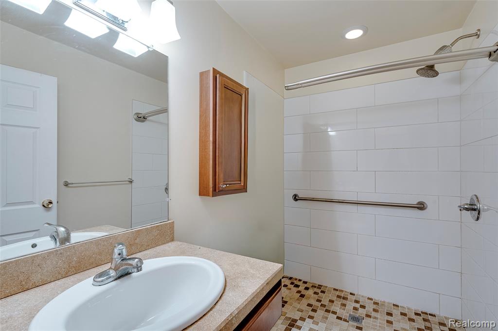 39615 Village Wood Lane, Novi, MI — Photo 20