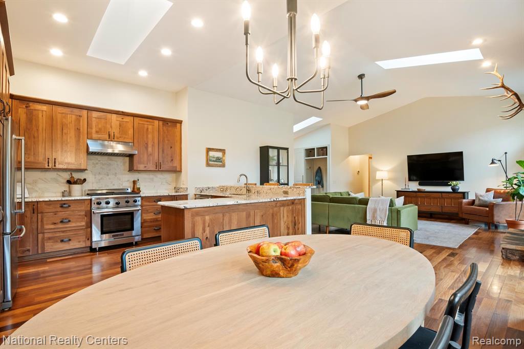 4049 PINESTEAD Drive, Commerce Twp, MI 48390 — Photo 10