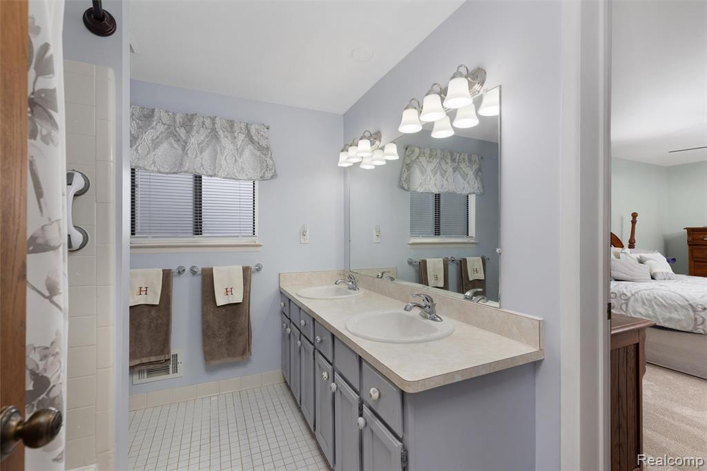 5695 CAREN Drive, Ypsilanti, MI 48197 — Photo 20