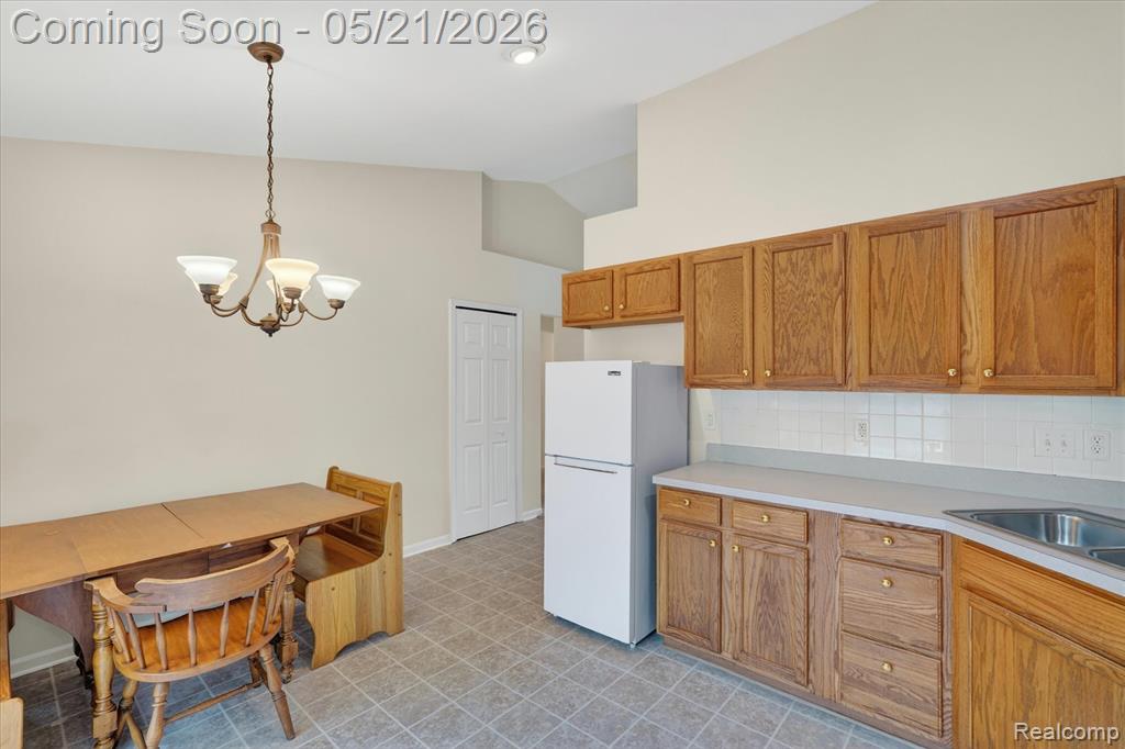 1607 Cedarwood Drive, Flushing, MI 48433 — Photo 11