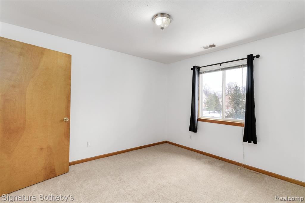 359 MARIGOLD Circle, Westland, MI — Photo 13
