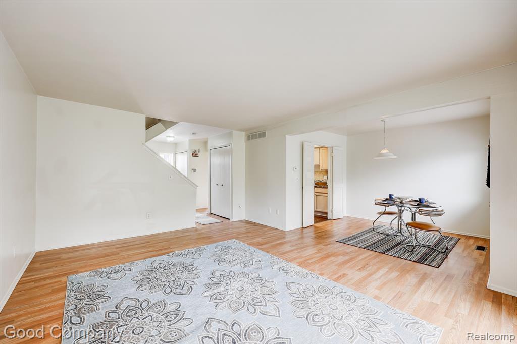 1 FREDRICKSBURG TOWNE Street, Southfield, MI 48075 — Photo 2