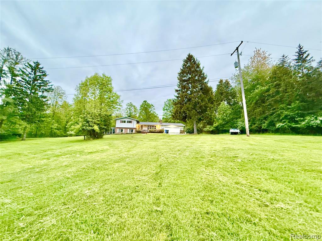 7590 Dean Road, Fenton, MI 48430 — Photo 2