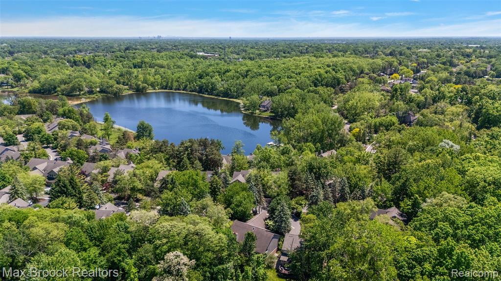 4872 Cliffside Drive, West Bloomfield, MI 48323 — Photo 45