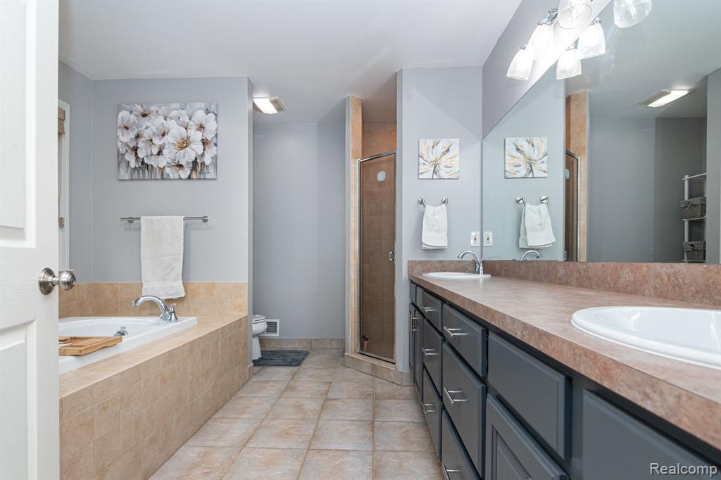 552 CROWN RIDGE Court, White Lake, MI — Photo 42