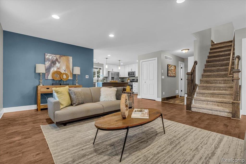 705 WHITCOMB Avenue, Royal Oak, MI 48073 — Photo 10