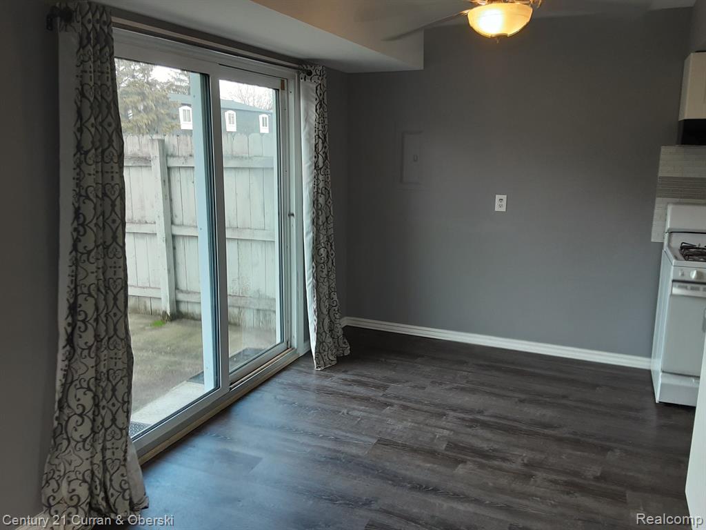 41279 S WOODBURY GREEN Drive, Belleville, MI 48111 — Photo 12