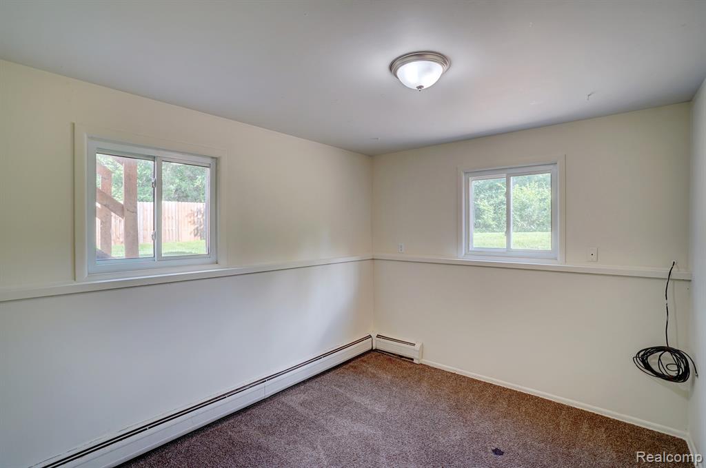 943 BRADLEY Avenue, Flint, MI 48503 — Photo 18