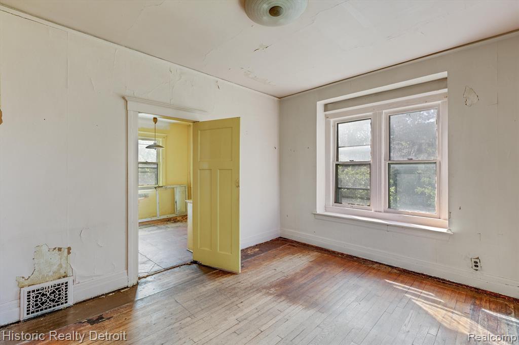 923 CALVERT Street, Detroit, MI 48202 — Photo 5