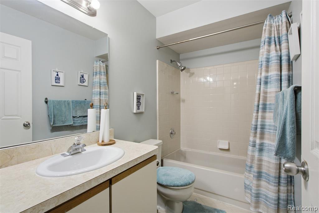 735 Claire Pointe Circle, Saint Clair Shores, MI 48081 — Photo 12