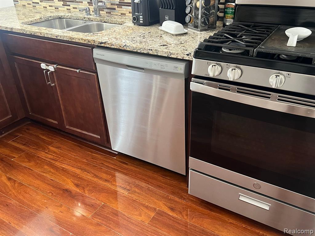 7101 N WILDWOOD Street, Westland, MI — Photo 3