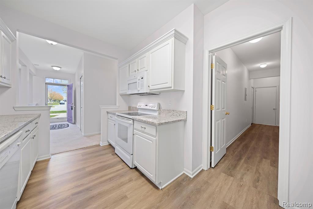 45622 WARWICK Drive, Macomb, MI 48044 — Photo 18