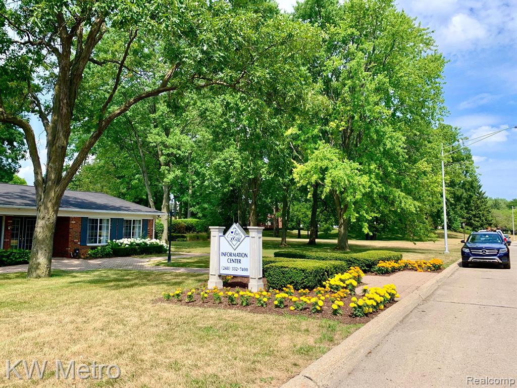 666 E FOX HILLS Drive, Bloomfield Hills, MI 48304 — Photo 30