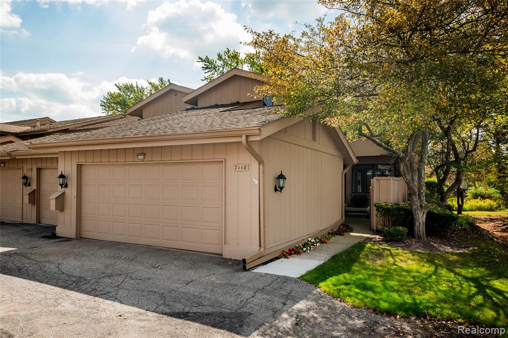 7118 Pebble Park Drive, West Bloomfield, MI — Photo 3