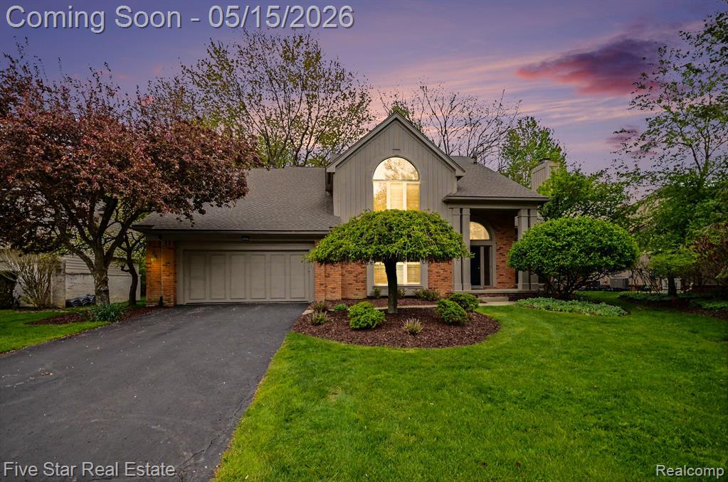 4689 Mirror Lake Drive, West Bloomfield, MI 48323 — front exterior