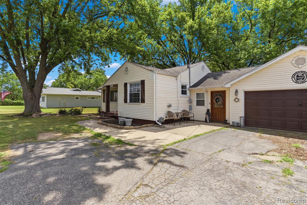 8403 Miller Road, Swartz Creek, MI 48473 — Photo 6