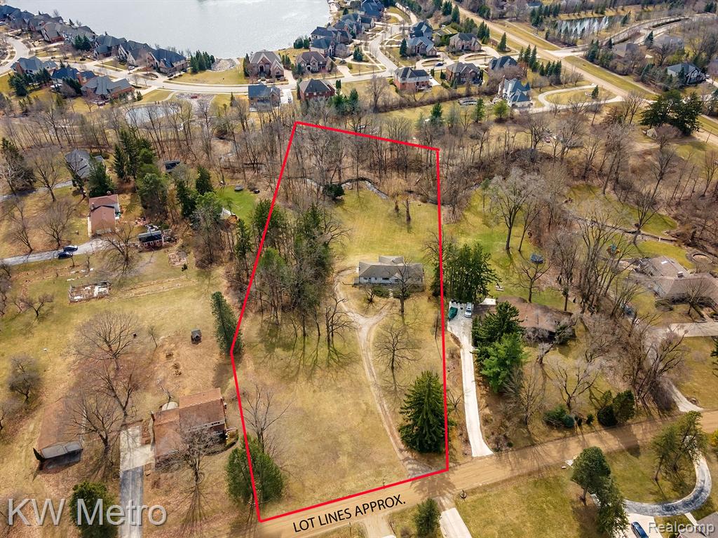 49151 RIDGE Court, Northville, MI 48168 — Photo 40