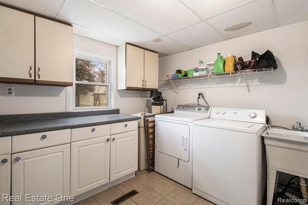 5686 LAKE GROVE Drive, White Lake, MI 48383 — Photo 12