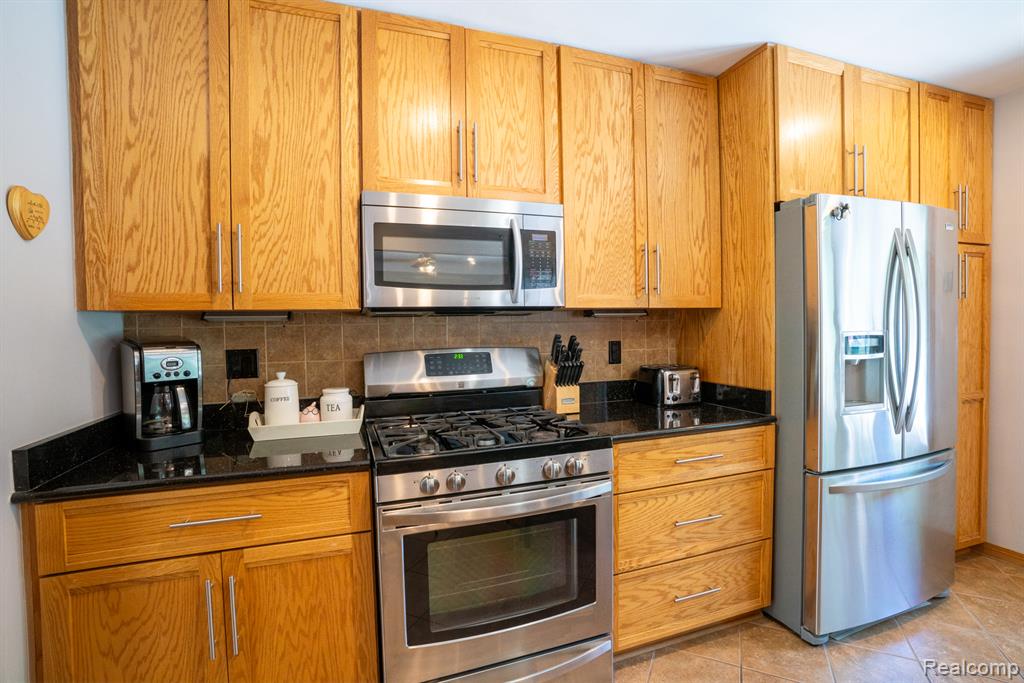 8310 Burning Bush Road, Grosse Ile, MI 48138 — Photo 14