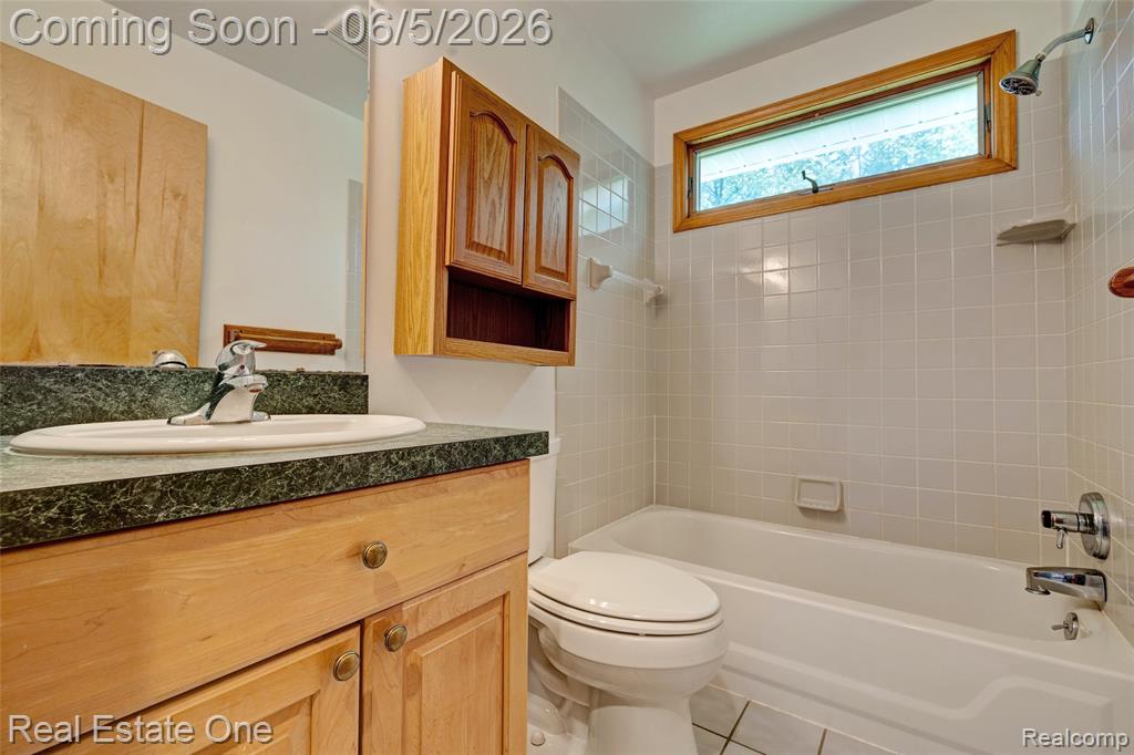 709 Bald Eagle Lake Road, Ortonville, MI 48462 — Photo 8