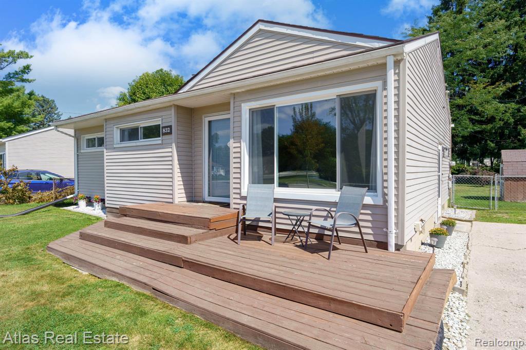832 Southwood Drive, Fenton, MI 48430 — Photo 3