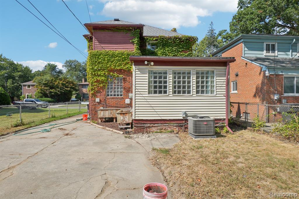 20024 Picadilly Road, Detroit, MI 48221 — Photo 36
