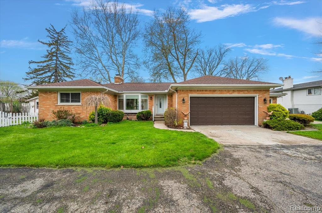 25651 S River Road, Harrison Township, MI — Photo 2