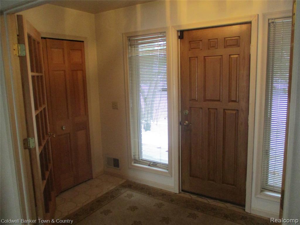 9102 Lake Crest Drive, Whitmore Lake, MI 48189 — Photo 6