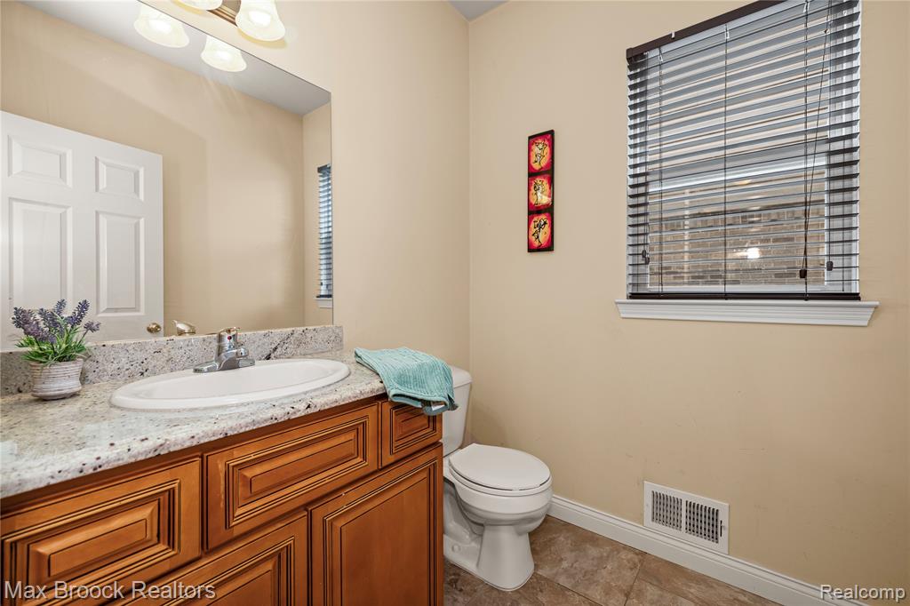 5142 Trailwood Lane, Warren, MI 48092 — Photo 17