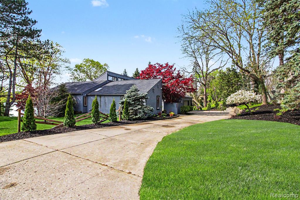 2501 Doleman Drive, West Bloomfield, MI 48324 — Photo 14