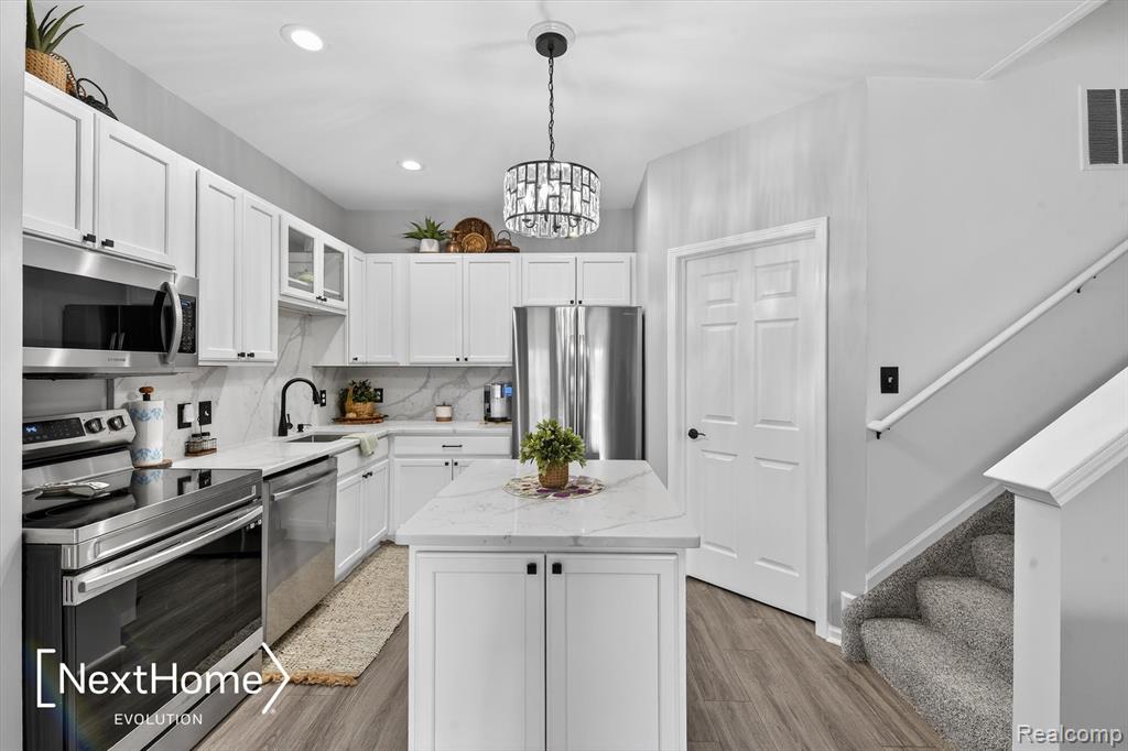 9627 Lakeside Drive, Ypsilanti, MI 48197 — Photo 10