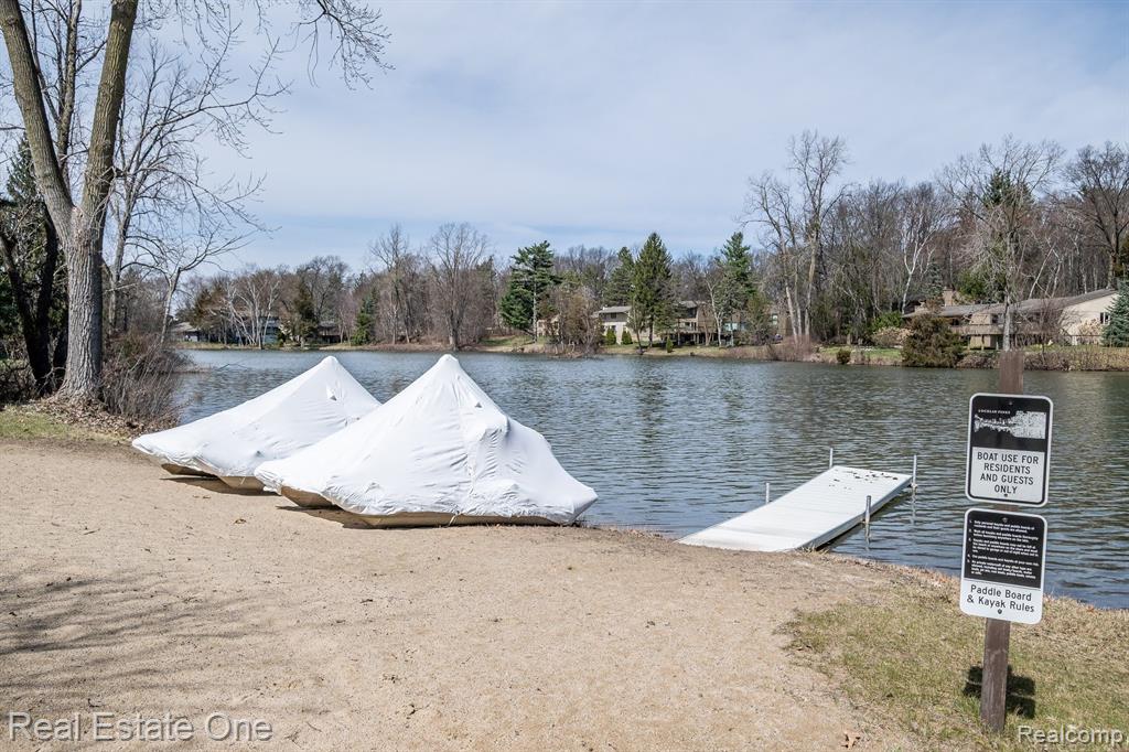 6534 RED CEDAR Lane, West Bloomfield, MI 48324 — Photo 41