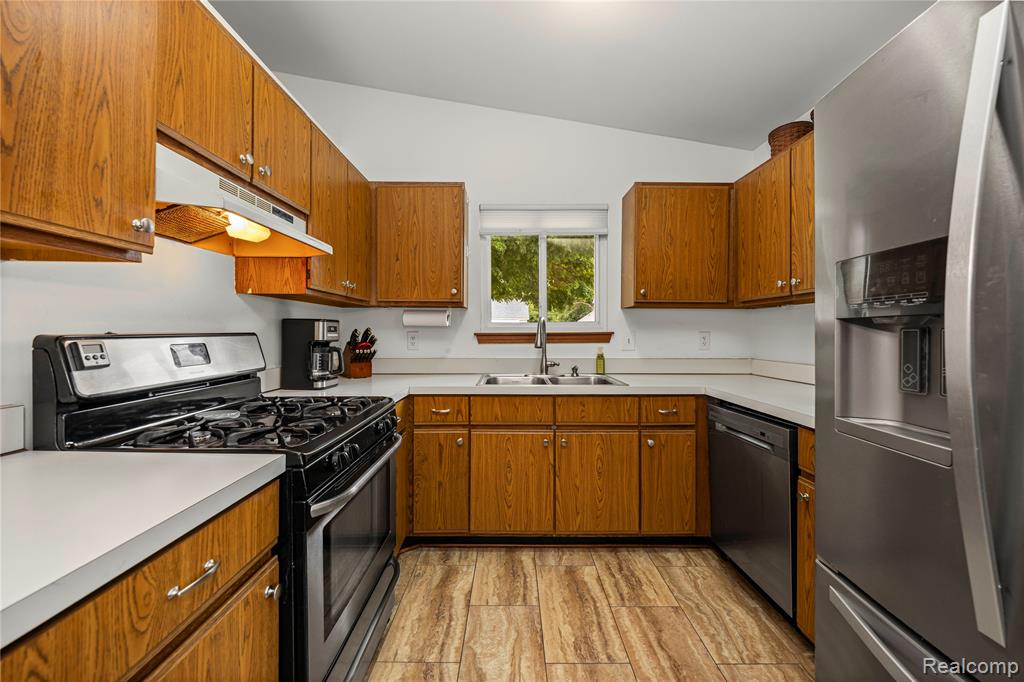 9085 Deering Street, Livonia, MI 48150 — Photo 12