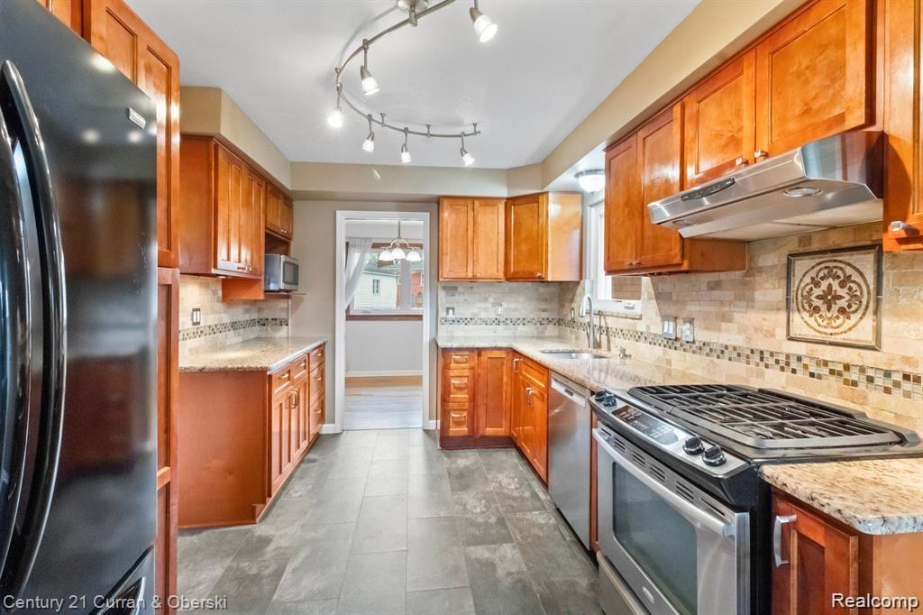6723 PLAINFIELD Street, Dearborn Heights, MI 48127 — Photo 10