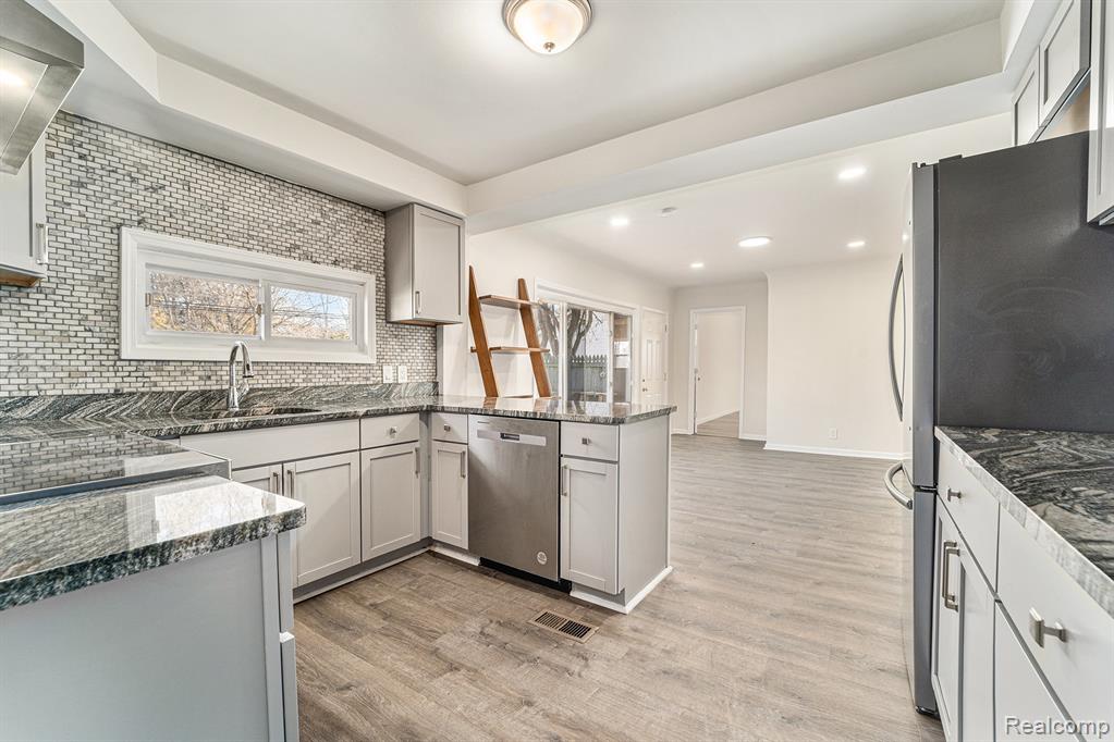 24614 TAFT Road, Novi, MI — Photo 10