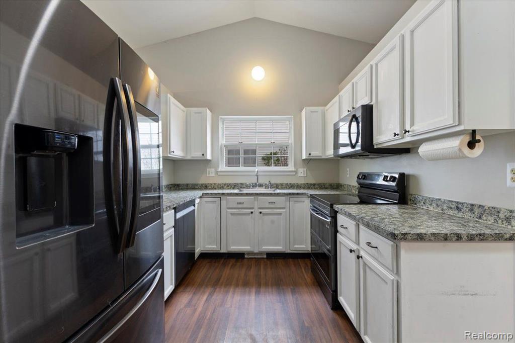 7102 MISSION HILLS Drive, Ypsilanti, MI 48197 — Photo 11