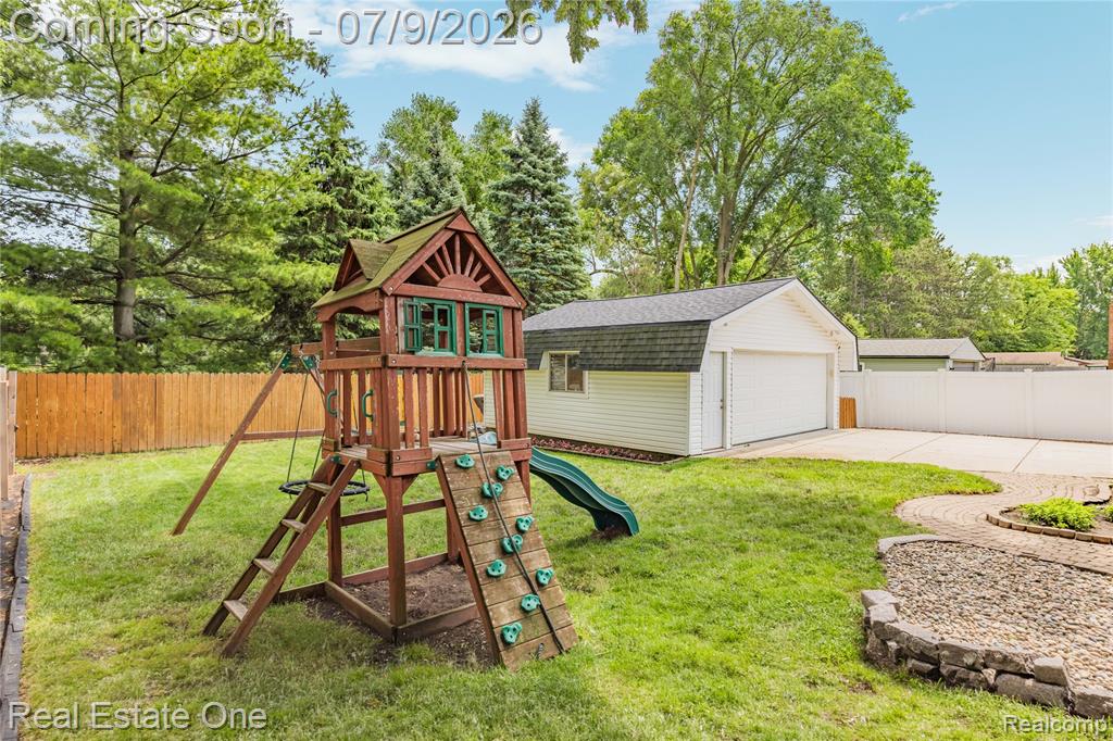 42118 Villanova Drive, Sterling Heights, MI 48313 — Photo 41