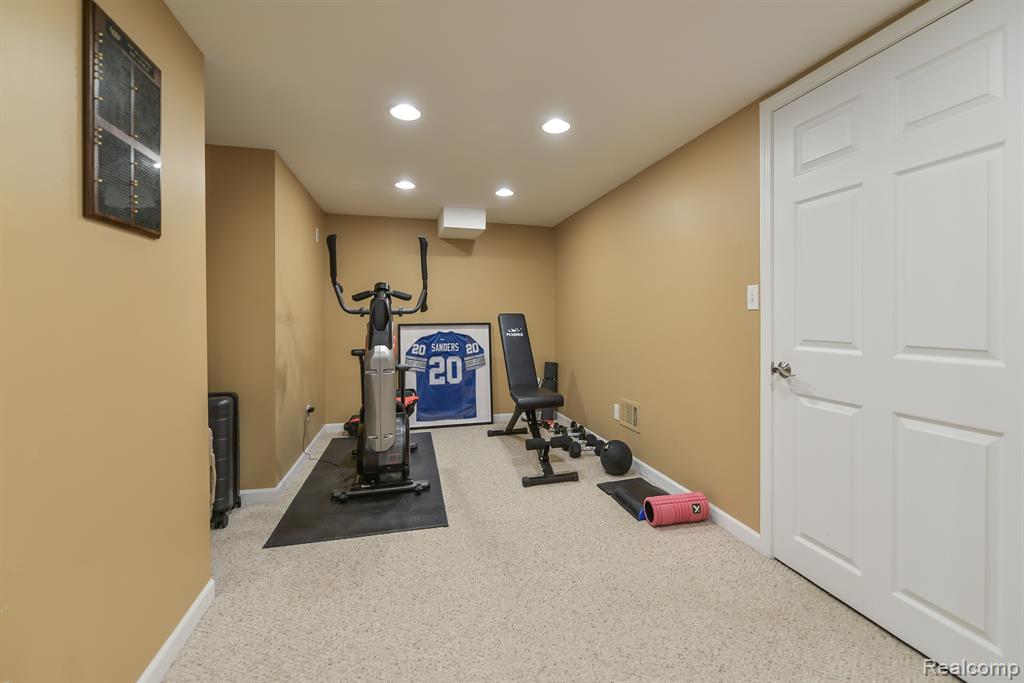 843 WESTHILLS Drive, South Lyon, MI 48178 — Photo 28