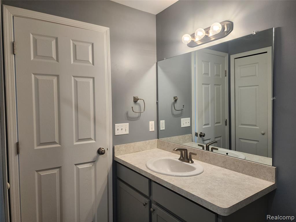 18106 Addington Drive, Commerce Twp, MI 48390 — Photo 34