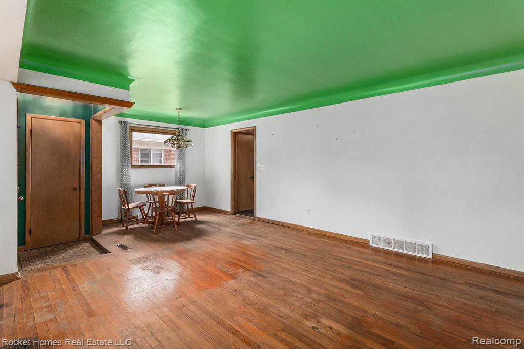 915 Englewood Avenue, Royal Oak, MI 48073 — Photo 7