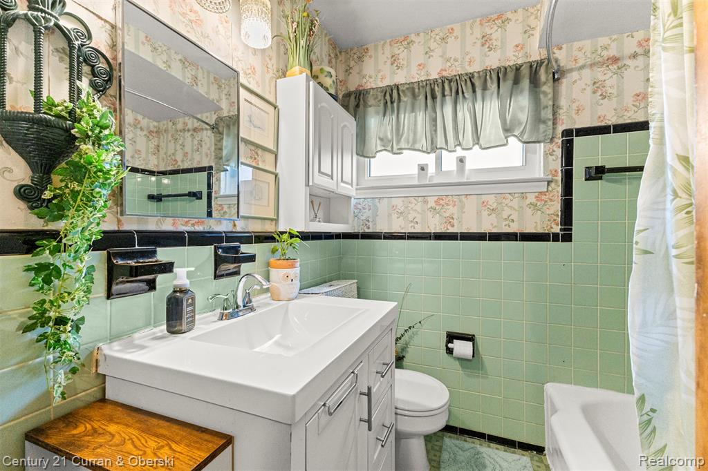 22151 Whitmore Street, Oak Park, MI 48237 — Photo 21
