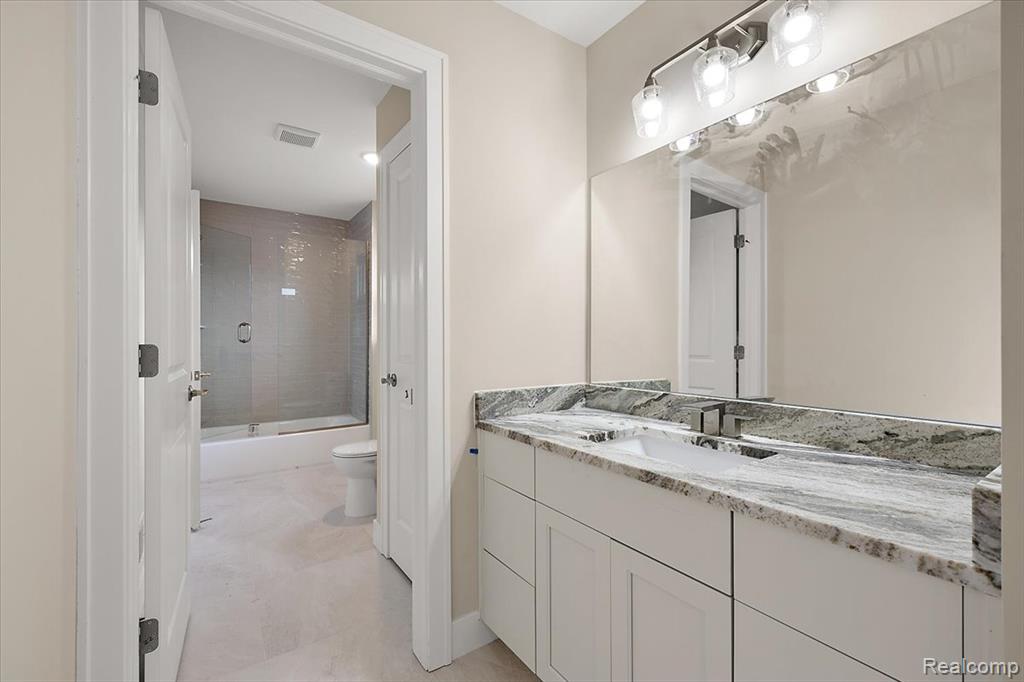 24244 Tullymore Drive, Macomb, MI 48042 — Photo 44